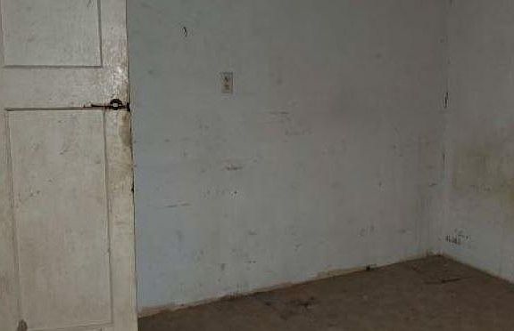 5th image of 1023 N Avenue B