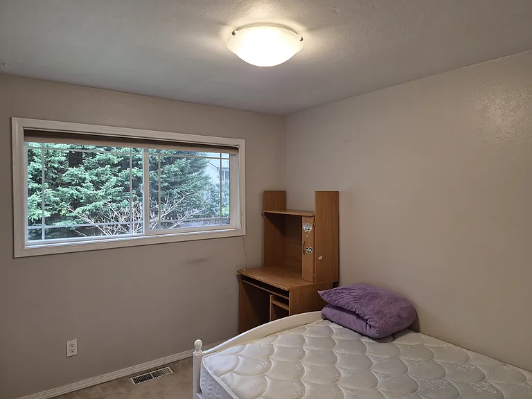 12428 NE 6th Pl — Photo 3