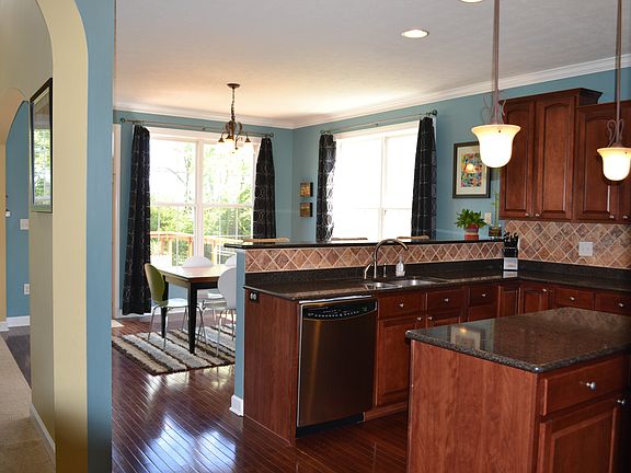 Kitchen & Breakfast Nook