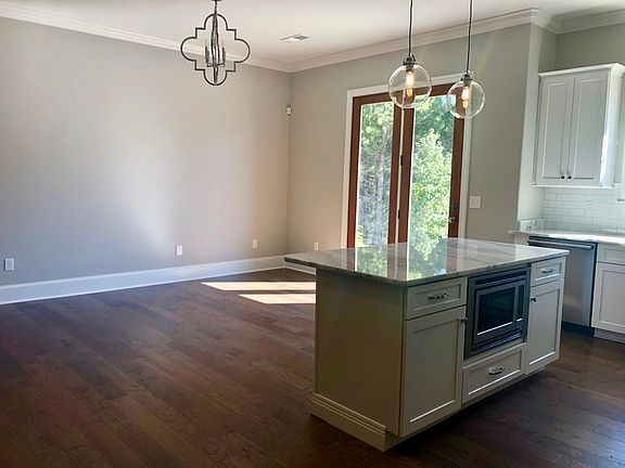 5th image of 122 Glen Alden Cir