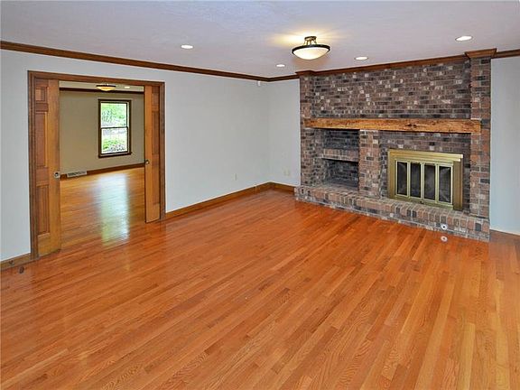 5th image of 4021 Pin Oak Ct
