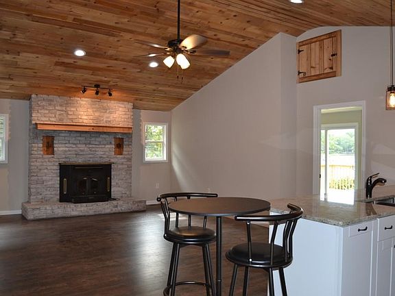 4th image of 8720 Lake Dr