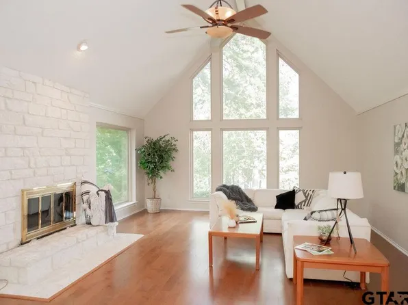 1428 Lakeshore Dr, Hideaway, TX 75771