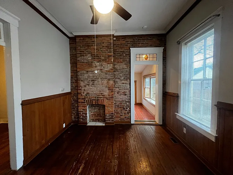 1327 E Washington St — Photo 8