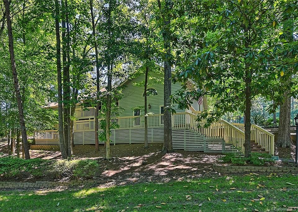 1st image of 70 Honeysuckle Woods