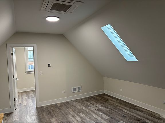 2nd image of 4440 N Hamlin Ave #3