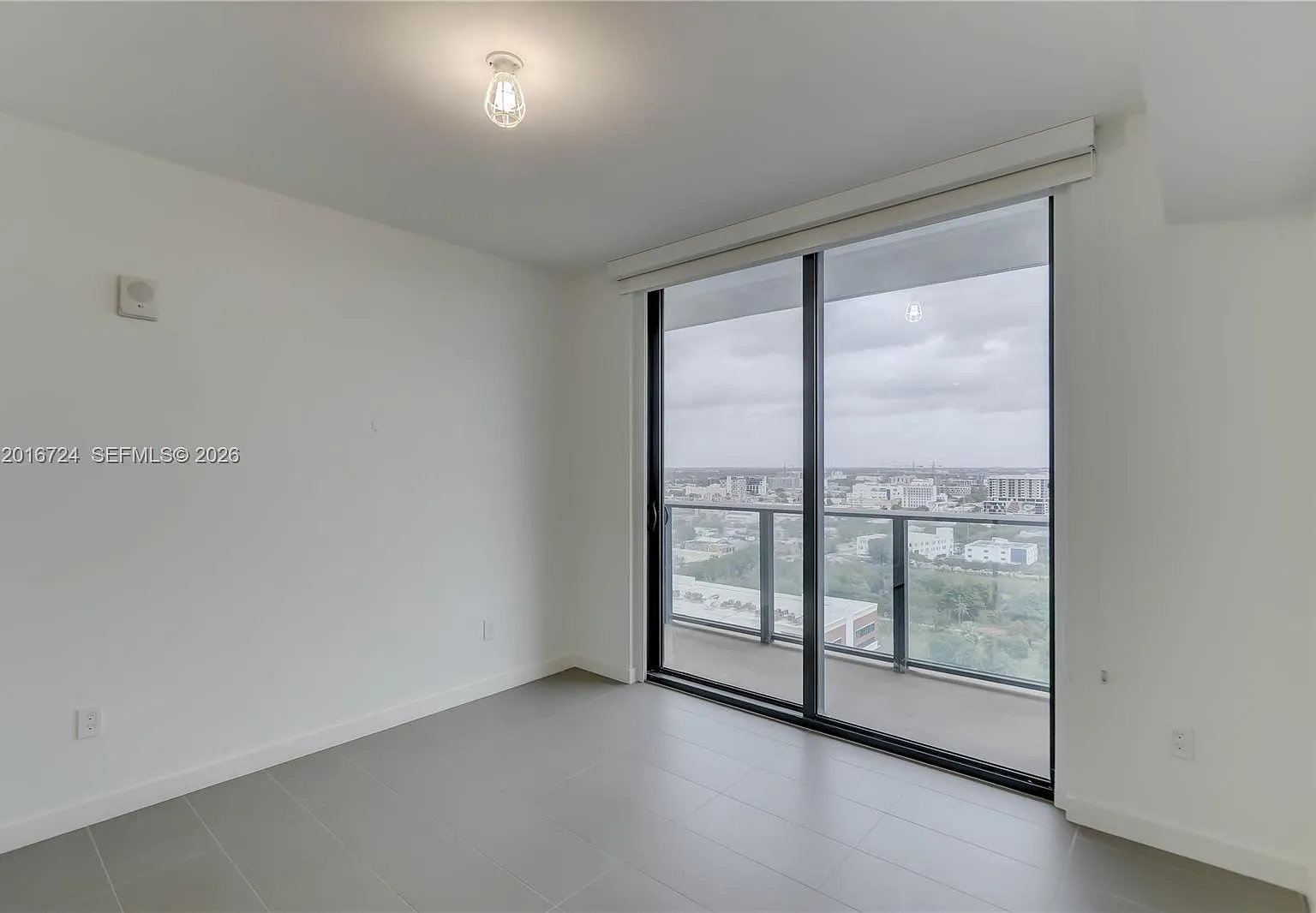 Canvas Condo — Photo 2