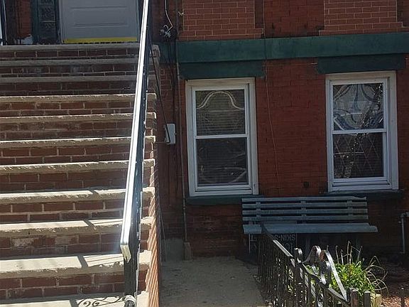 2nd image of 318 Pacific Ave