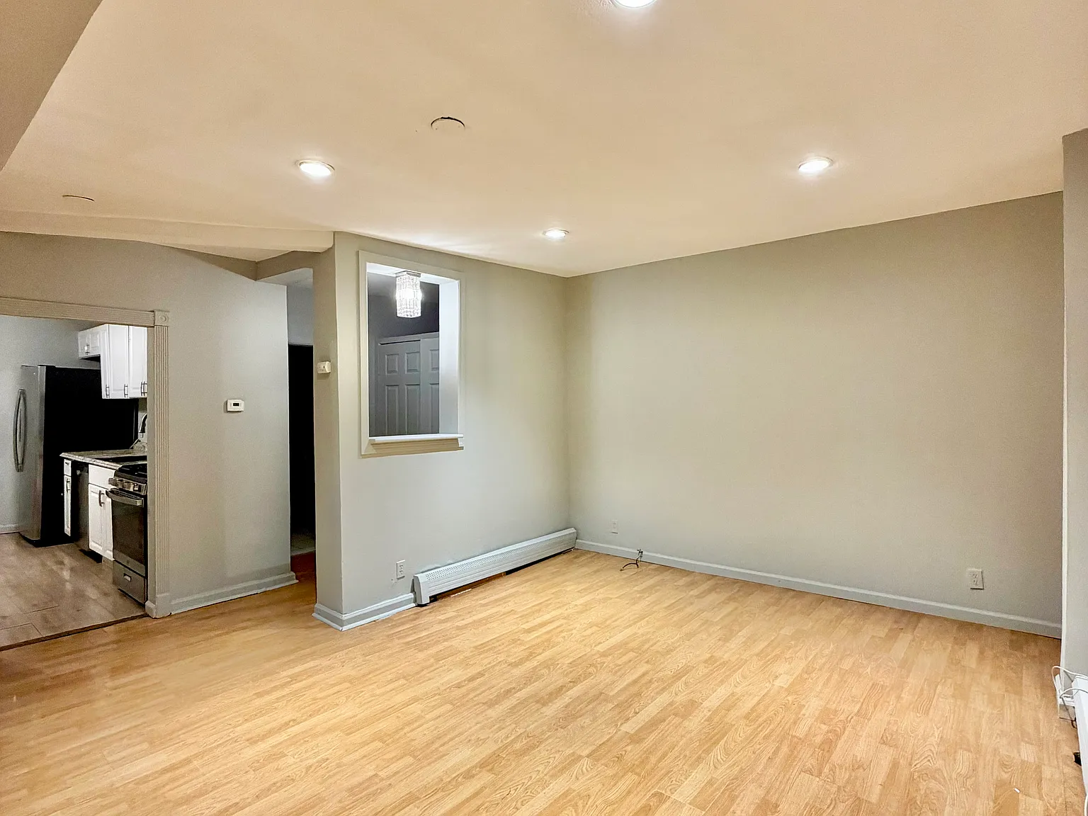 3 bed, 1200 sqft, $2,500 — Photo 3