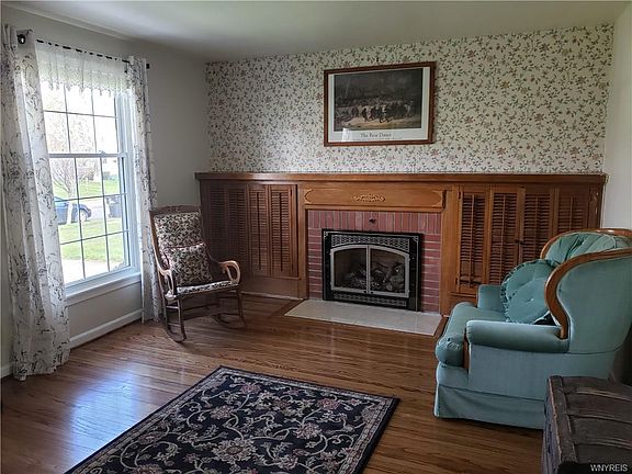 3rd image of 100 Sherwin Dr