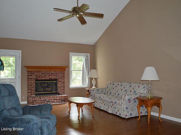 3rd image of 4725 Wooded Oak Cir