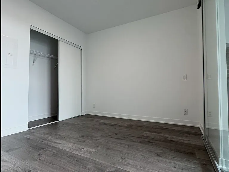 285 Dufferin St #504 — Photo 6