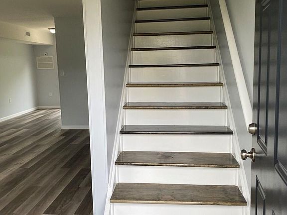 2nd image of 4221 Oakwood Cir