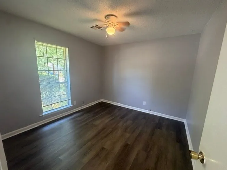 217 Townsend Dr — Photo 9