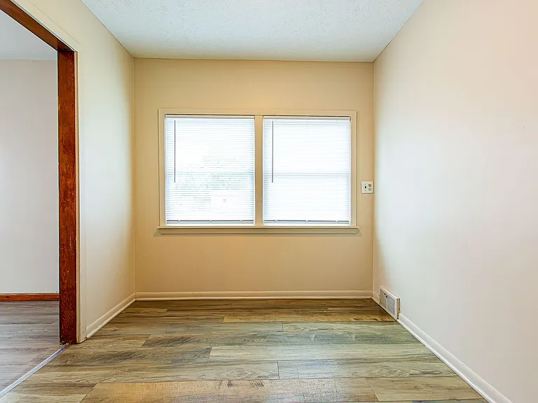 1502 Silver Ln — Photo 10