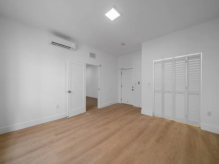 newly renovated in Little Havana! 1/1 $1,800/m & 2/1 $2,000/m, remodelados en Little Havana. — Photo 7