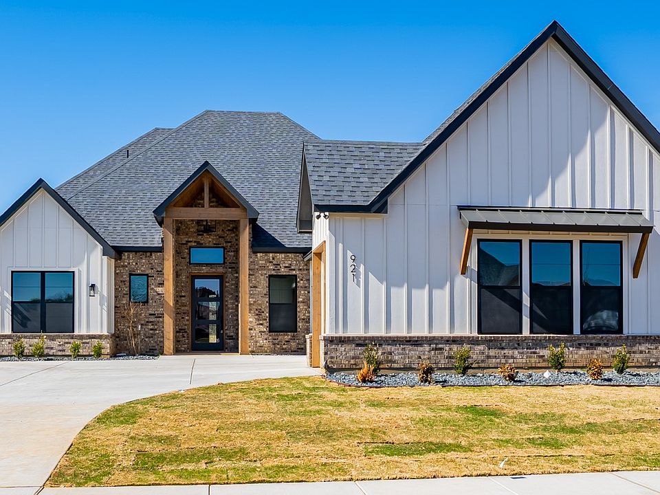1st image of 921 Bandon Dunes Dr