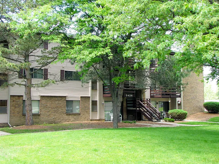 Delta Square Apartments - Lansing, MI — Photo 31