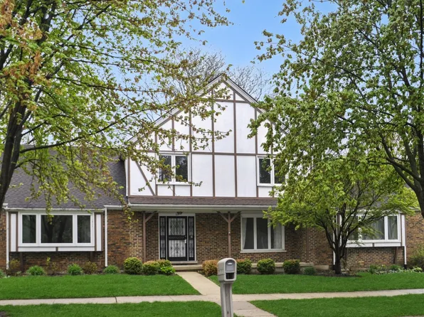 23 Westmoreland Ln, Naperville, IL 60540