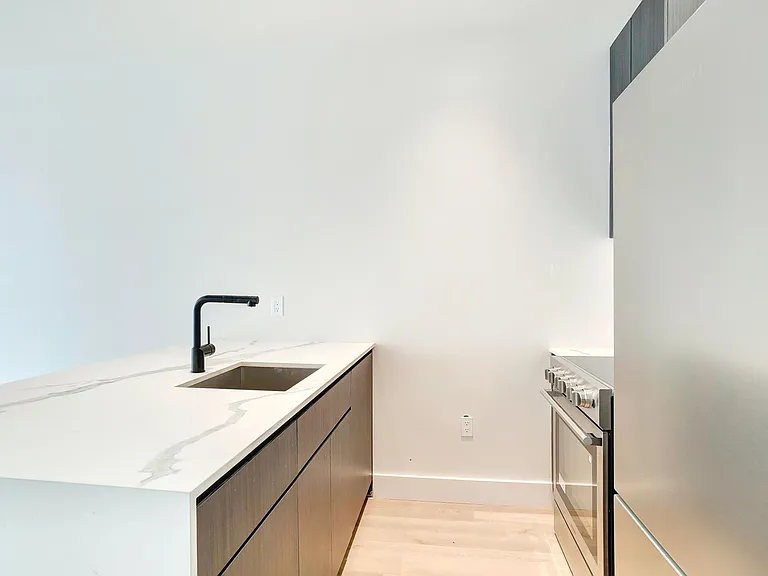 64 Centre Ave — Photo 51