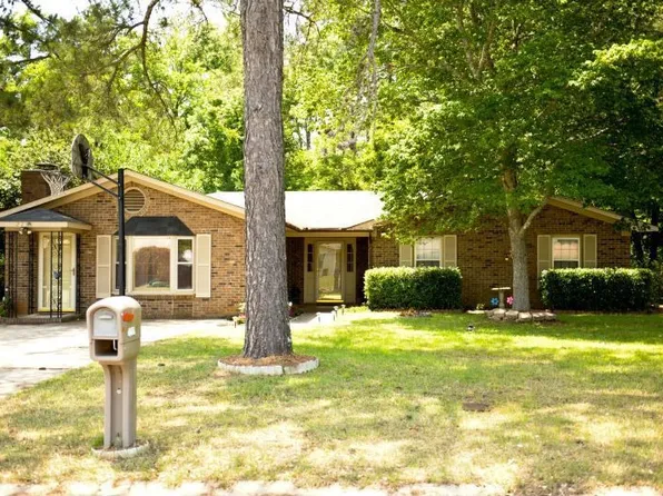 223 Scarborough Rd, Centerville, GA 31028