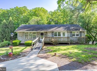 992 E Valley Rd, Pottstown, PA 19464