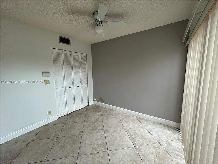 4401 SW 70th Ter — Photo 10