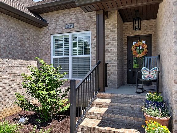 3rd image of 1305 Bridle Path