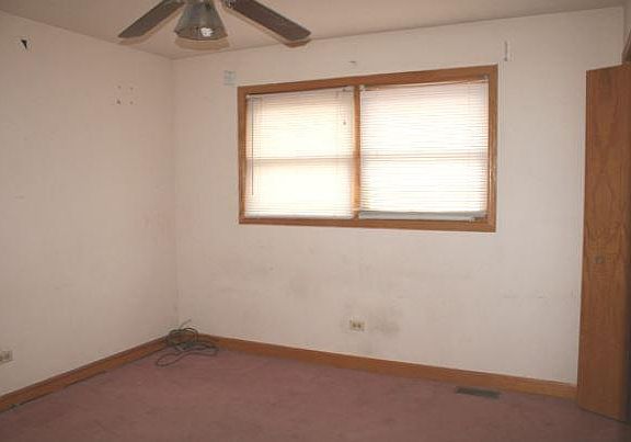 5th image of 5038 Carol St