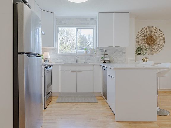 4th image of 20180 Wanstead St