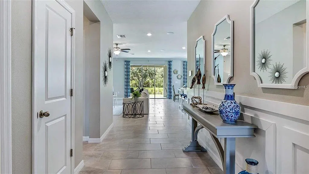 4 bed, 2.5 bath, 2045 sqft, $3,500 — Photo 2