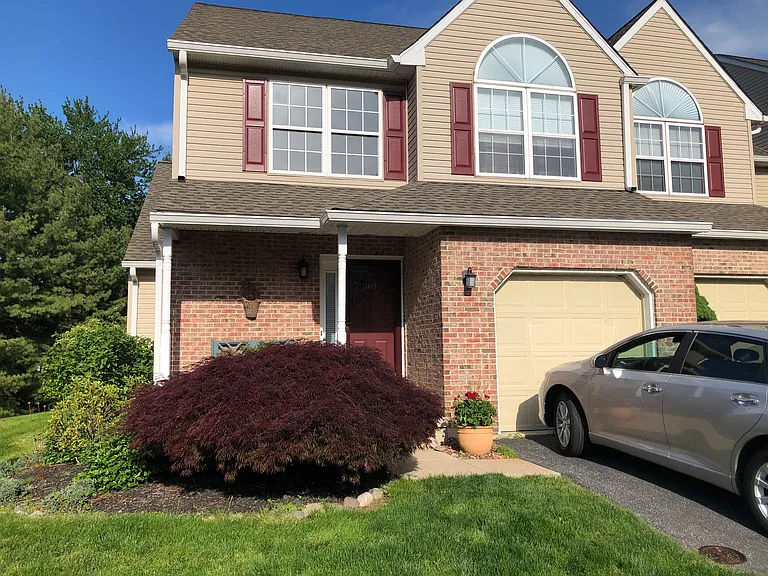 104 Talleyrand Dr — Photo 1