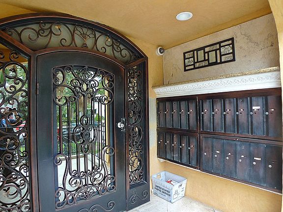2nd image of 2020 N Beachwood Dr APT 211
