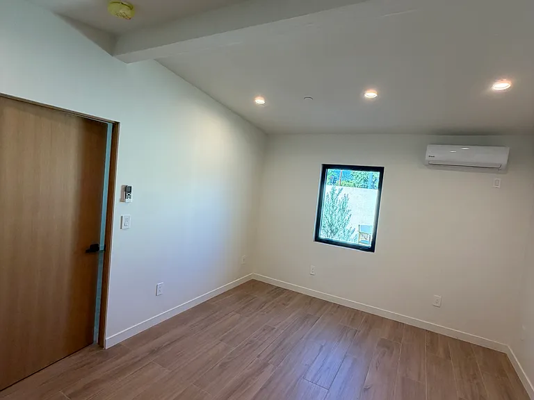 6249 Corbin Ave — Photo 5
