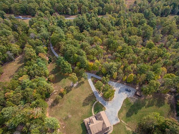 3rd image of 1405 Bowie Ln