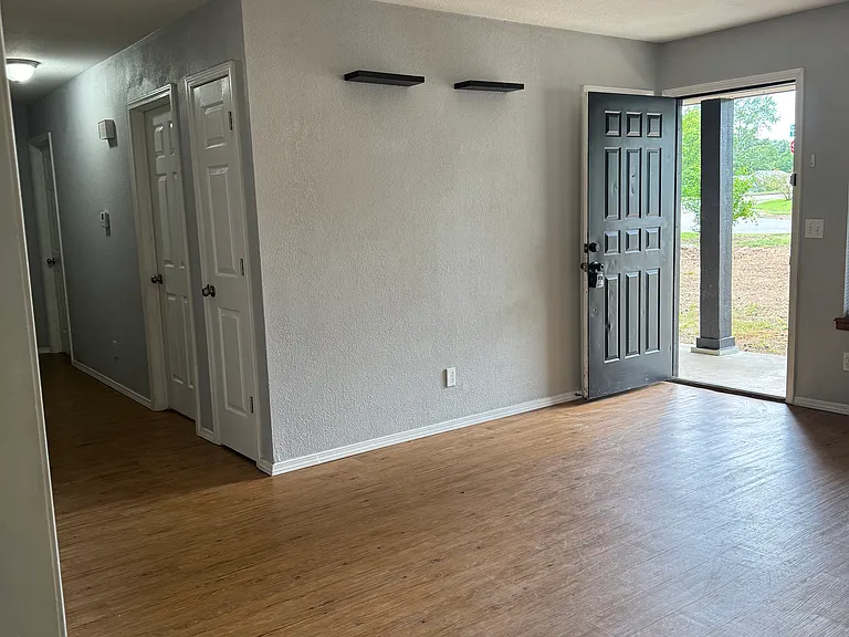 1230 S Sherman Ave — Photo 12