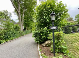60 Raymonds Dr, Fairfield, CT 06824
