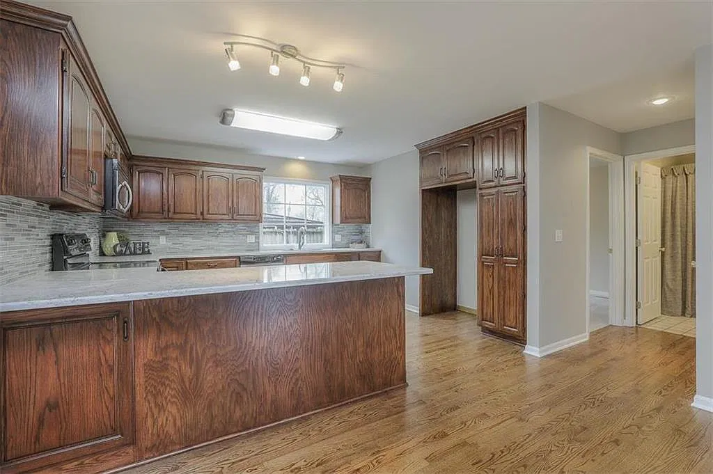 5916 Mission Rd — Photo 3