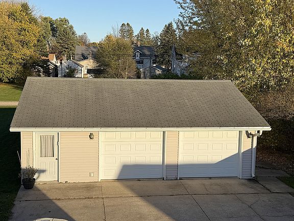 3rd image of 325 Lincoln St