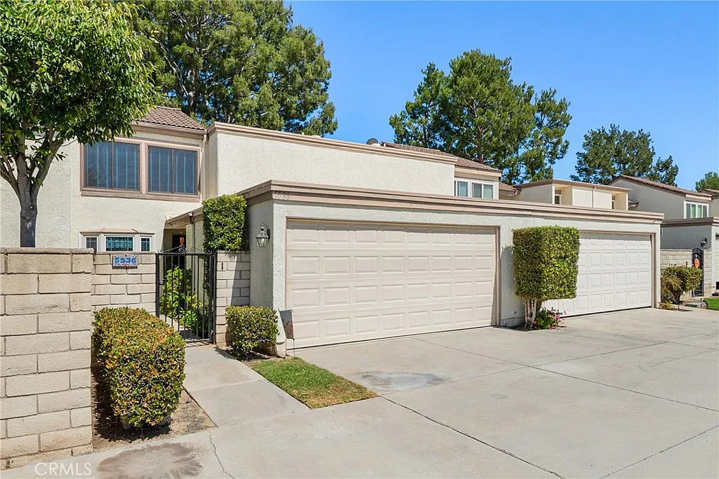 3 bed, 2.5 bath, 1646 sqft, $4,200 — Photo 3