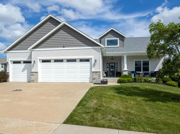 5789 Texas Dr, Bettendorf, IA 52722