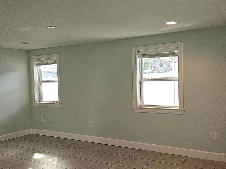 1626 Grace Ave — Photo 9
