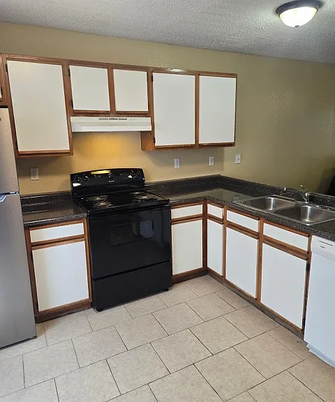 120 W Helena St #C — Photo 1