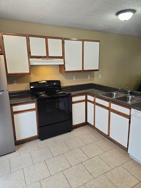 1st image of 120 W Helena St APT C