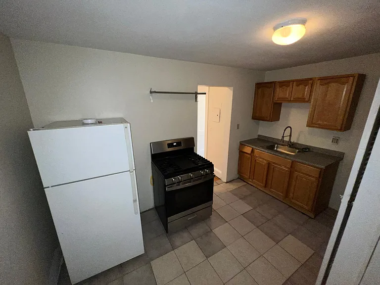 366 Centre St #4 — Photo 4