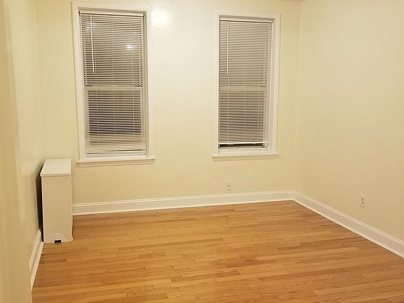4th image of 26-08 Hoyt Ave S #3R