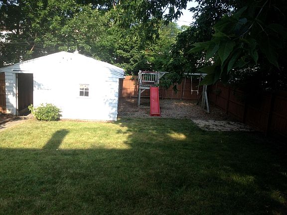 3rd image of 1028 Powers Ave NW