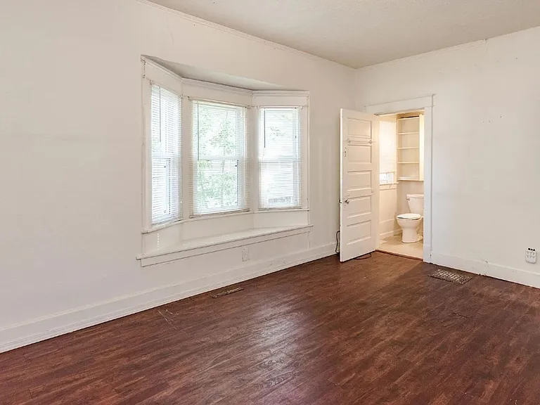 213 Waugh St — Photo 6