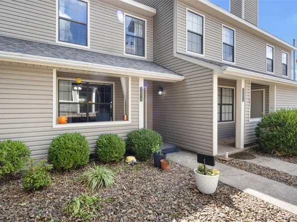 304 Fairway Cir APT B, Springdale, AR 72764
