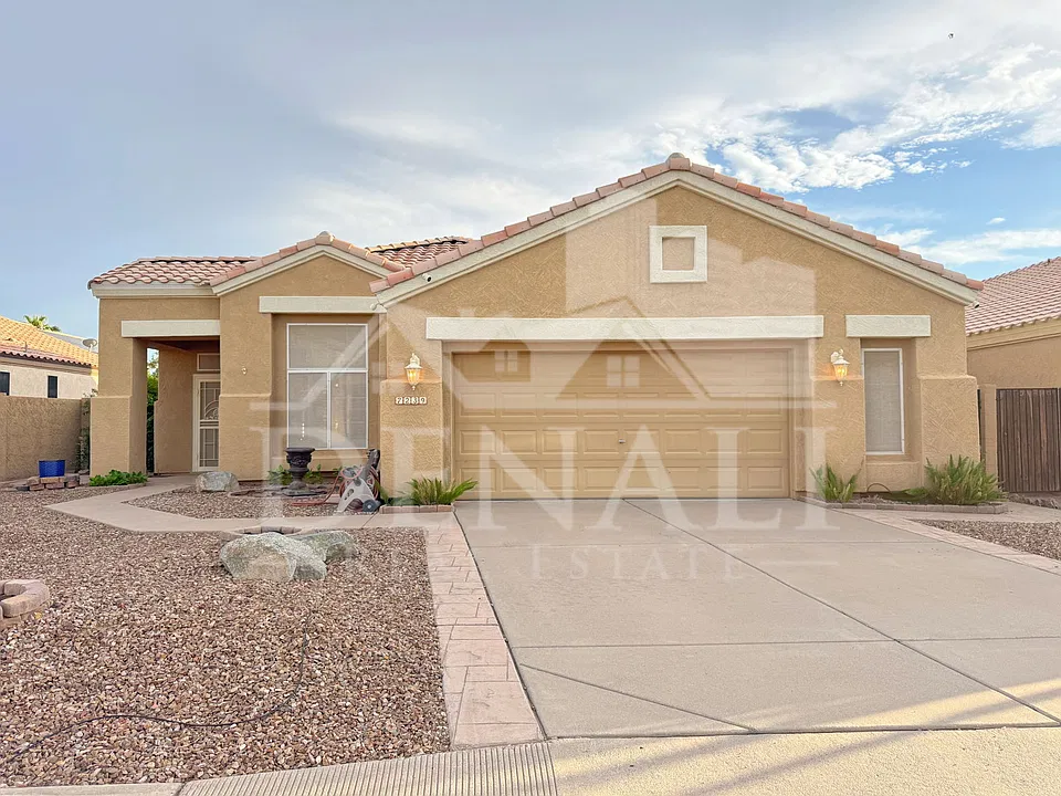 7239 E Lobo Ave